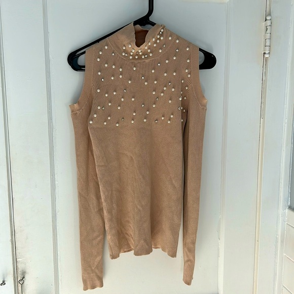 Jeweled neck line top - Picture 1 of 4